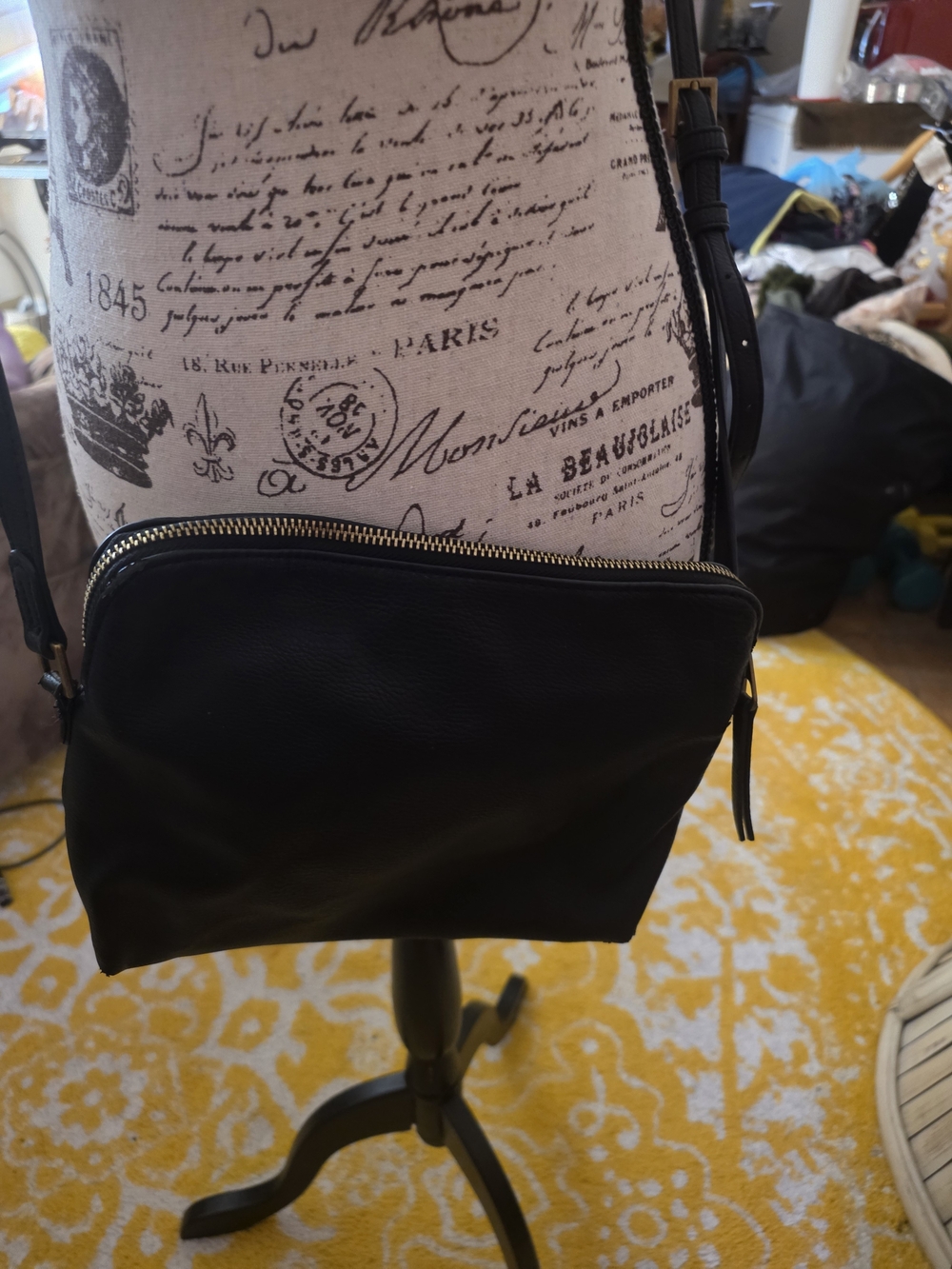 Universal Thread Black Crossbody Bag with Gold Zipper